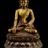 Feuervergoldete Bronze des Buddha Shakyamuni auf einem Lotos - фото 1