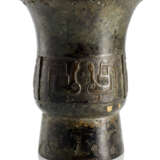 Bronzegefäß vom Typ 'tsun' mit Vogelmotiven aus Bronze - Foto 1
