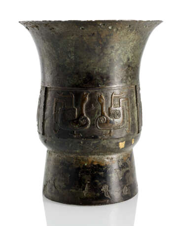 Bronzegefäß vom Typ 'tsun' mit Vogelmotiven aus Bronze - фото 1
