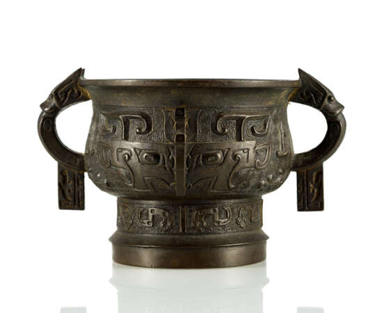 Bronze 'gui' mit archaisierendem 'taotie'-Dekor - Foto 1