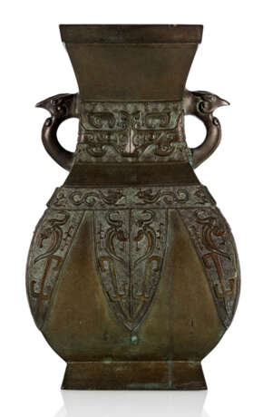 'Hu'-förmige Vase aus Bronze im archaischen Stil - фото 1
