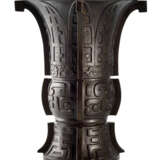 "Zun"-Förmige Vase im archaischen Stil aus Bronze - Foto 1