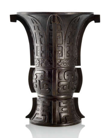 "Zun"-Förmige Vase im archaischen Stil aus Bronze - Foto 1