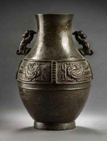 'Hu'-Vase aus Bronze mit Drachendekor aus Silbereinlagen - Foto 1