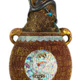 Ungewöhnliche Vase aus Porzellan mit Hals in feuervergoldeter Bronze mit Cloisonné-Dekor - photo 2