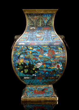 'Fanghu' mit Cloisonné-Dekor von 'longma' und shou neben Tieren und Lotos - фото 1