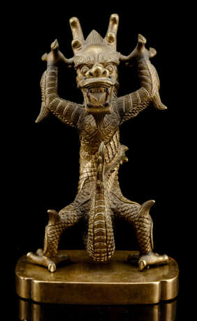 Bronze eines stehenden Drachen auf einem Bronzestand - Foto 1