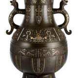 Sehr große Vase im archaischen Stil mit Gold- und Silbereinlagen - photo 1