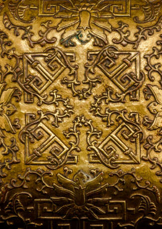 Feuervergoldete Deckeldose aus Bronze mit Lotosdekor - Foto 4