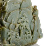 Grosser Felsen aus Jade mit Gelehrten, Kiefer, Reiher und Rehen - photo 2