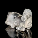 Liegendes Pferd aus transparentem Kristall mit feiner Gravur - фото 1