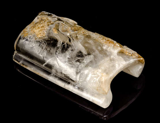 Armstütze mit Gelehrten und Kiefer, aus teils transparentem Bergkristall - Foto 1