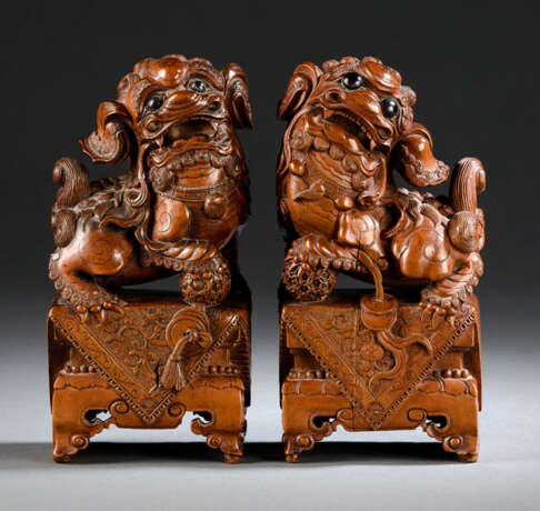 Fein geschnitztes buddhistisches Löwenpaar aus Buchsbaum - photo 1