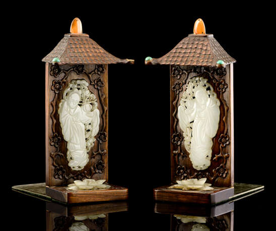 Paar Buchstützen aus Hartholz mit Jade-Einlagen - фото 1