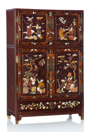 Feines Rotlack-Kabinett mit Hartholz und verschiedenen Intarsien mit acht Unsterblichen - photo 1