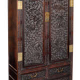 Paar feine Kabinette aus Hartholz mit Drachendekor und Metallbeschlägen - photo 3