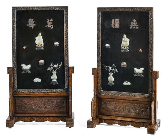 Paar Hartholz- und Holz-Stellschirme mit verschiedenen Einlagen, u.a. Jade auf Lackfond - Foto 1