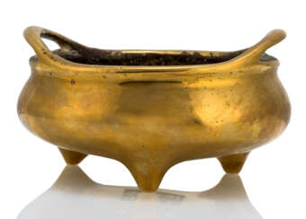 Goldfarbener Weihrauchbrenner aus Bronzen auf drei kurzen Füßen