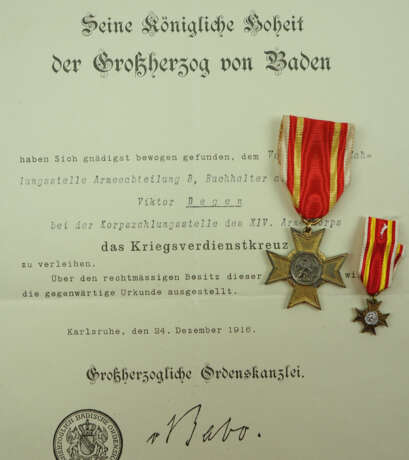Baden: Kriegsverdienstkreuz, mit Urkunde für den Vorstand der Zahlungsstelle Armeeabteilung B bei der Korpszahlstelle des XIV. Armeekorps. - photo 1