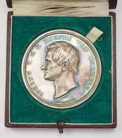 Sachsen: Große Prämienmedaille "Zur Belohnung des Fleisses", Johann (1854-1872), in Silber, im Etui. - Foto 1