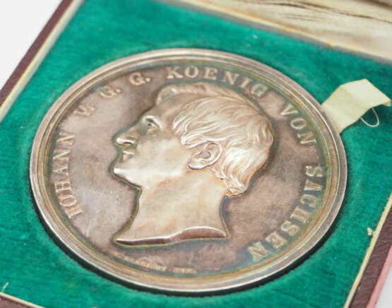 Sachsen: Große Prämienmedaille "Zur Belohnung des Fleisses", Johann (1854-1872), in Silber, im Etui. - Foto 2