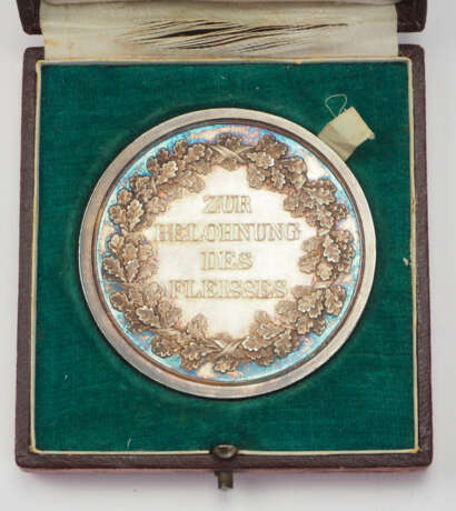 Sachsen: Große Prämienmedaille "Zur Belohnung des Fleisses", Johann (1854-1872), in Silber, im Etui. - photo 3