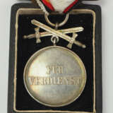 Waldeck: Verdienstkreuz, Verdienstmedaille in Silber, mit Schwertern, im Etui. - photo 2