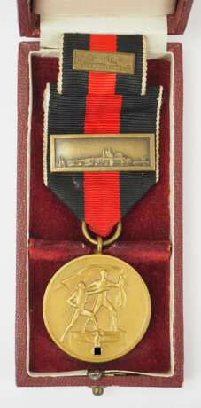 Medaille zur Erinnerung an den 1. Oktober 1938, mit Spange PRAGER BURG, im Etui - L/12. - фото 1