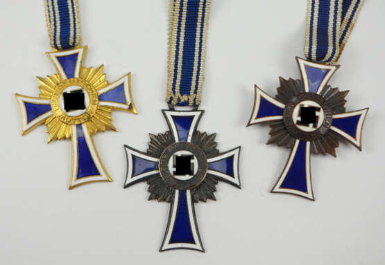 Ehrenkreuz der Deutschen Mutter - Gold, Silber und Bronze. - photo 1