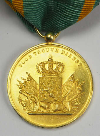 Niederlande: Medaille für Treue Dienste, 1. Modell (1825-1928), für 36 Dienstjahre, in Gold. - Foto 1