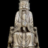 Feine Elfenbeinfigur eines sitzenden daoistischen Offiziellen - photo 1