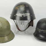 Luftschutz: Lot von 3 Helmen. - фото 1