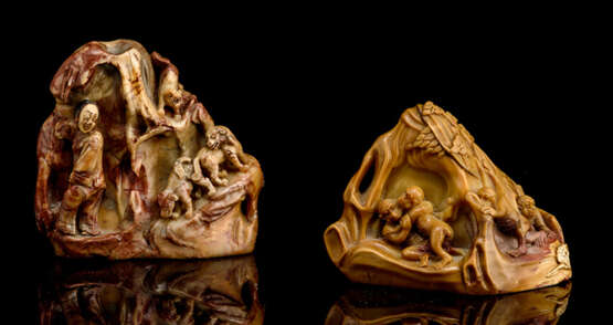 Zwei Papiergewichte aus Speckstein mit geschnitztem Dekor von Affem und Hunden mit Figur - Foto 1