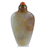 Fein reliefierte Jade-Snuffbottle in Vasenform mit Kiefer, Fledermaus und Hirsch - photo 1