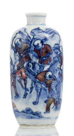 Snuffbottle aus Porzellan mit kupferroter und unterglasurblauer Malerei - photo 1