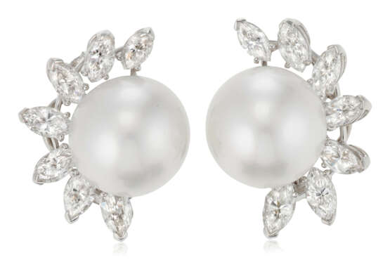 NO RESERVE | HARRY WINSTON CULTURED PEARL AND DIAMOND EARRINGS - photo 1