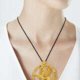VAN CLEEF & ARPELS CHRYSOPRASE AND GOLD 'LION OF PERSEPOLIS' PENDANT - фото 2