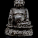 Bronze des sitzenden Budai - Foto 1