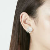 NO RESERVE | CULTURED PEARL AND DIAMOND EARRINGS - Foto 2