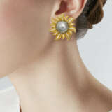BUCCELLATI GRAY CULTURED PEARL, DIAMOND AND BICOLORED GOLD FLOWER EARRINGS - Foto 2