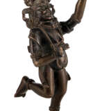 Bronze in bewegter Haltung, vermutlich Yami - Foto 1