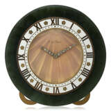 NO RESERVE | CARTIER ART DECO NEPHRITE, DIAMOND AND ENAMEL DESK CLOCK - photo 2