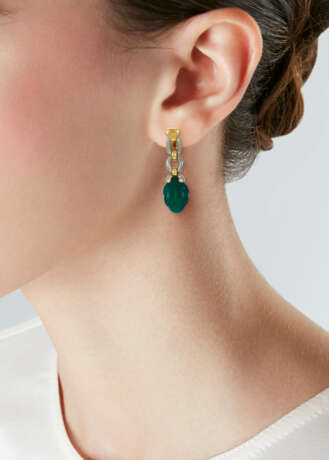 NO RESERVE | CARTIER CHRYSOPRASE AND DIAMOND EARRINGS - фото 2