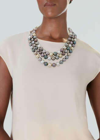GRAFF CULTURED PEARL AND DIAMOND NECKLACE - фото 2