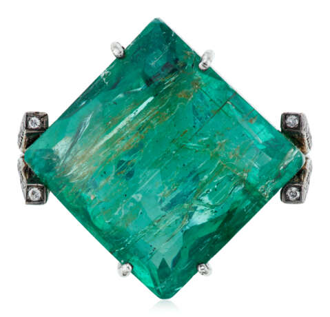 NO RESERVE | VERNEY EMERALD AND DIAMOND RING - фото 1