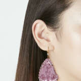 NO RESERVE | DIAMOND AND ENAMEL BRACELET AND PAIR OF DIAMOND AND PINK TOURMALINE EARRINGS - Foto 3