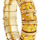 TIFFANY & CO., JEAN SCHLUMBERGER ENAMEL AND GOLD 'DOT LOZENGE' BANGLE BRACELET - Foto 3