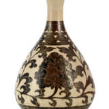 'Cizhou'-Vase in 'Yuhuchun'-Form mit geritztem Päoniendekor - Foto 1