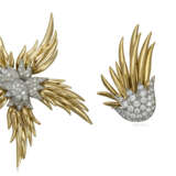 TIFFANY & CO. JEAN SCHLUMBERGER DIAMOND AND GOLD EARRINGS AND DIAMOND AND GOLD BROOCH MOUNTED BY JEAN SCHLUMBERGER - Foto 1