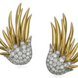 TIFFANY & CO. JEAN SCHLUMBERGER DIAMOND AND GOLD EARRINGS AND DIAMOND AND GOLD BROOCH MOUNTED BY JEAN SCHLUMBERGER - Foto 4